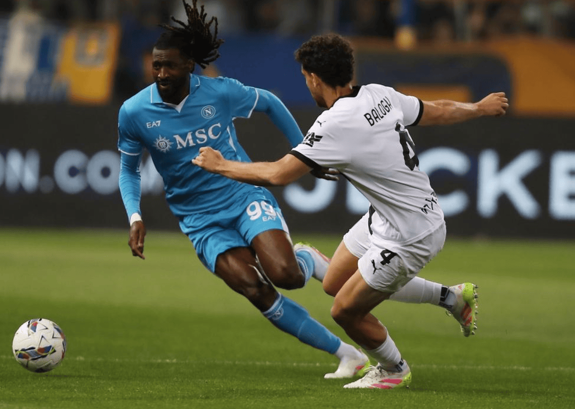 意甲领头羊掉链子：3次中框点球取消，孔蒂气炸了